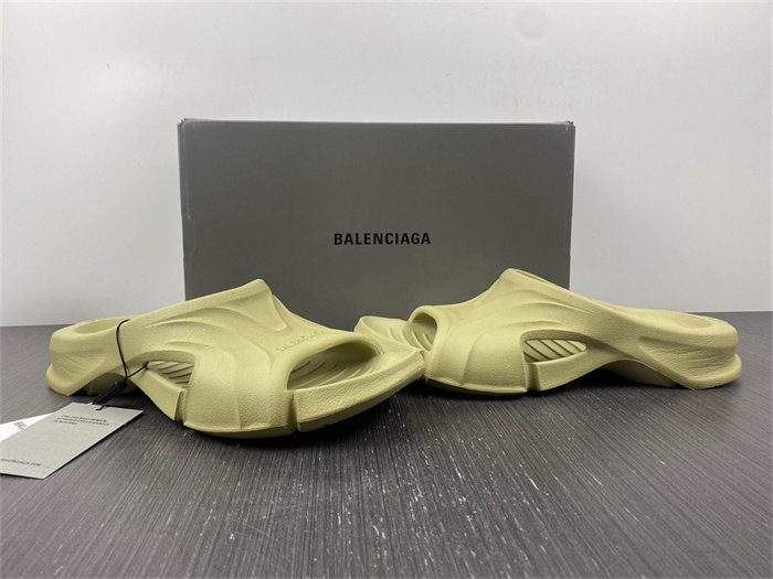 BLCG SLIPPERS