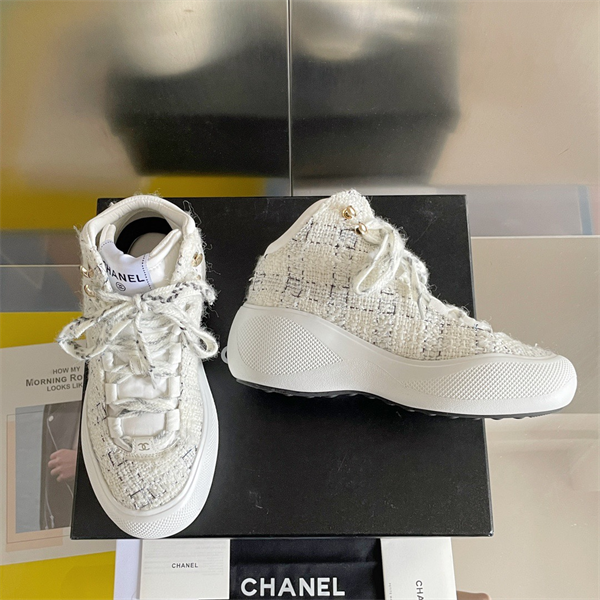 Ch**el 12