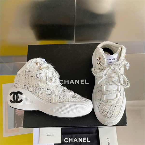 Ch**el 12