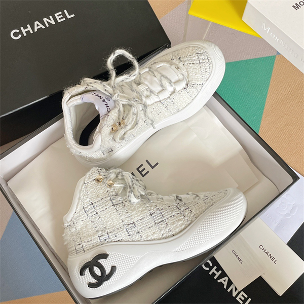 Ch**el 12