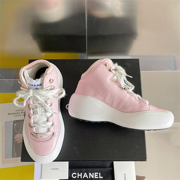 Ch**el 14