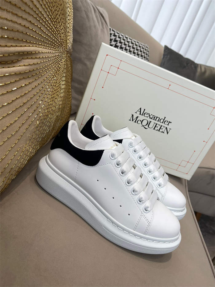 A1exa*der Mcqv*en Oversized