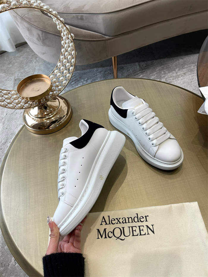 A1exa*der Mcqv*en Oversized