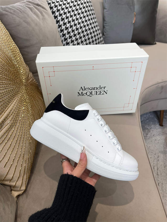 A1exa*der Mcqv*en Oversized