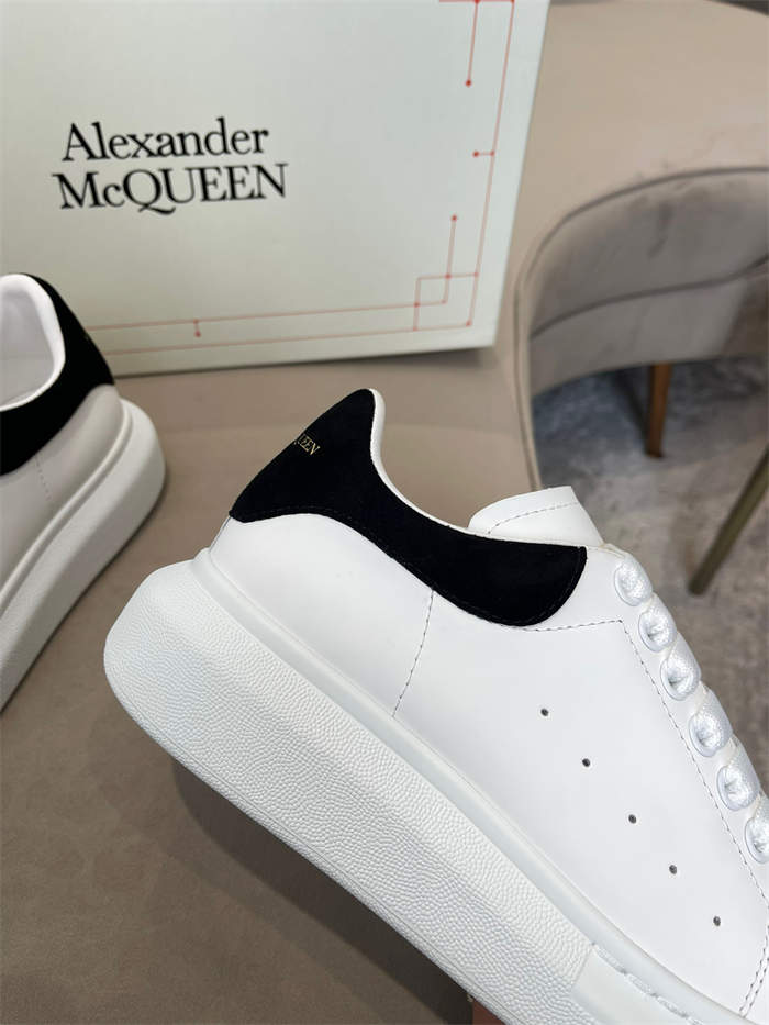A1exa*der Mcqv*en Oversized