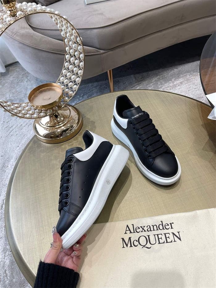 A1exa*der Mcqv*en Oversized