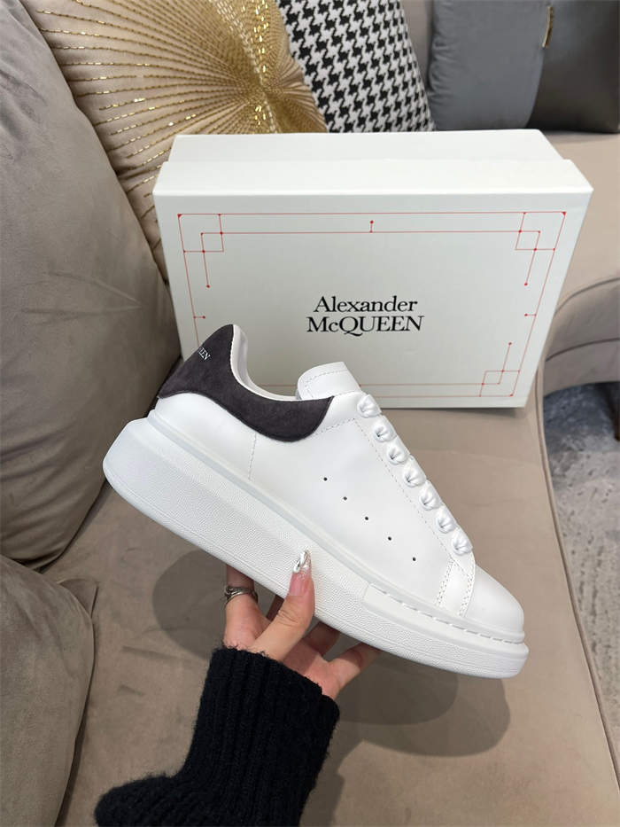 A1exa*der Mcqv*en Oversized