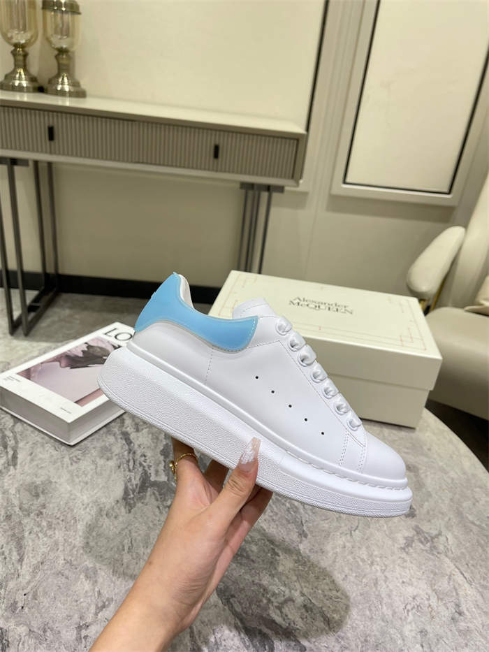A1exa*der Mcqv*en Oversized