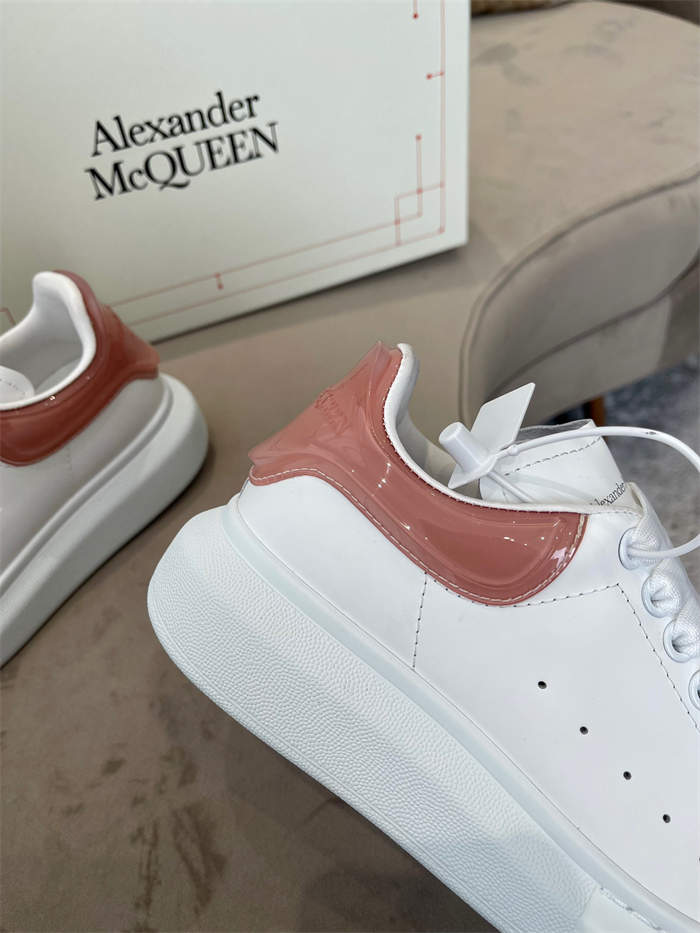 A1exa*der Mcqv*en Oversized