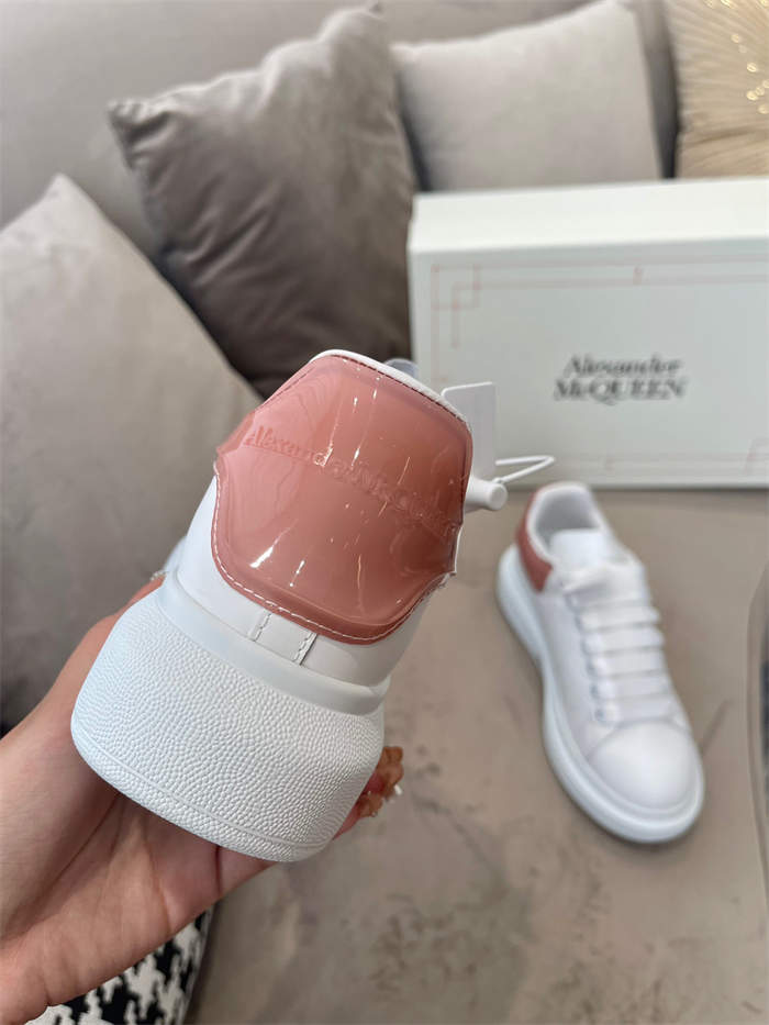 A1exa*der Mcqv*en Oversized