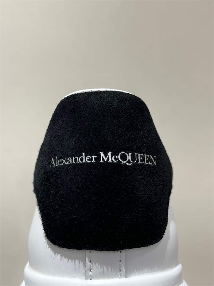 A1exa*der Mcqv*en Oversized
