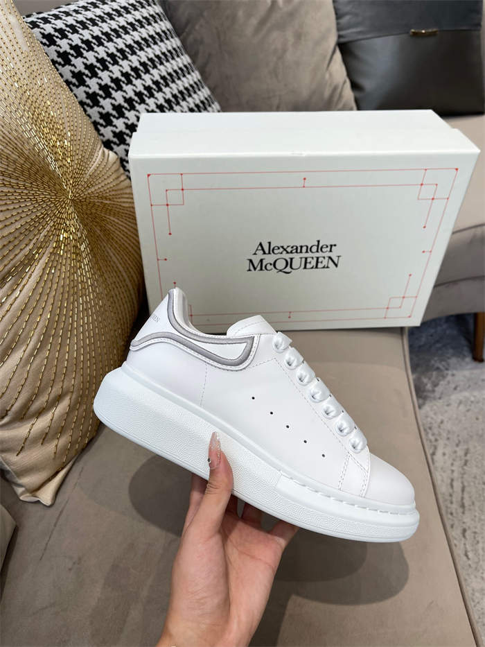 A1exa*der Mcqv*en Oversized