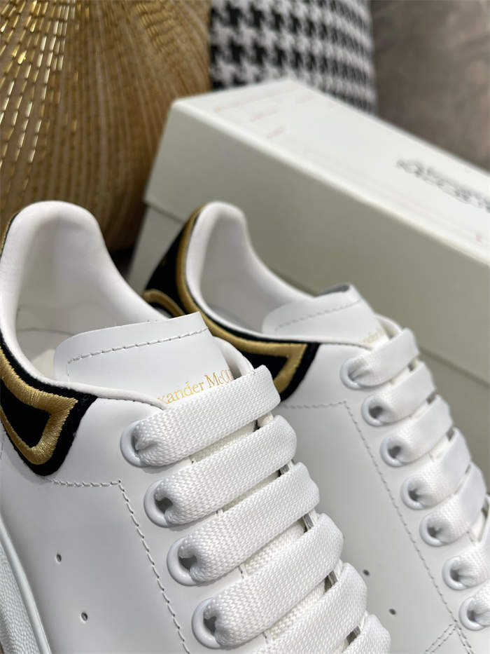 A1exa*der Mcqv*en Oversized