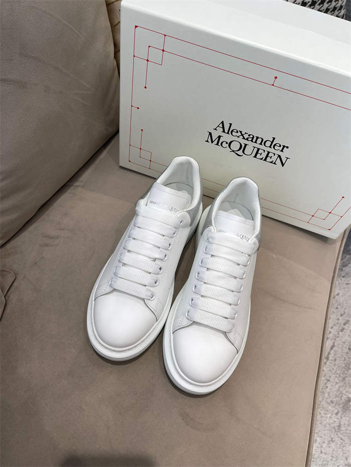 A1exa*der Mcqv*en Oversized