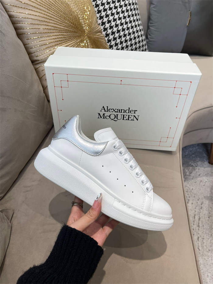 A1exa*der Mcqv*en Oversized
