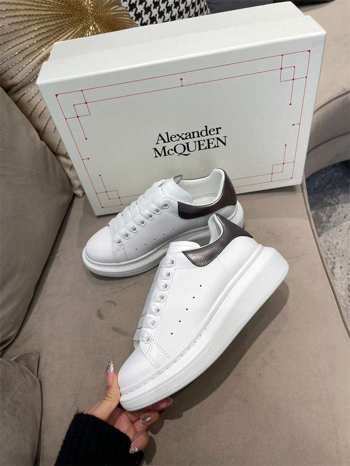 A1exa*der Mcqv*en Oversized