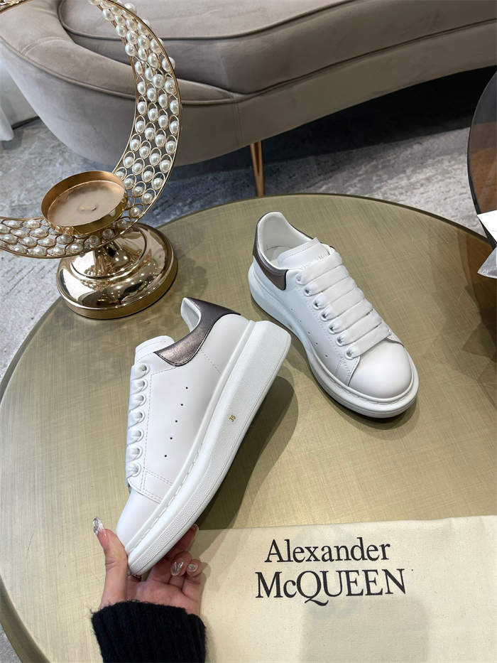 A1exa*der Mcqv*en Oversized
