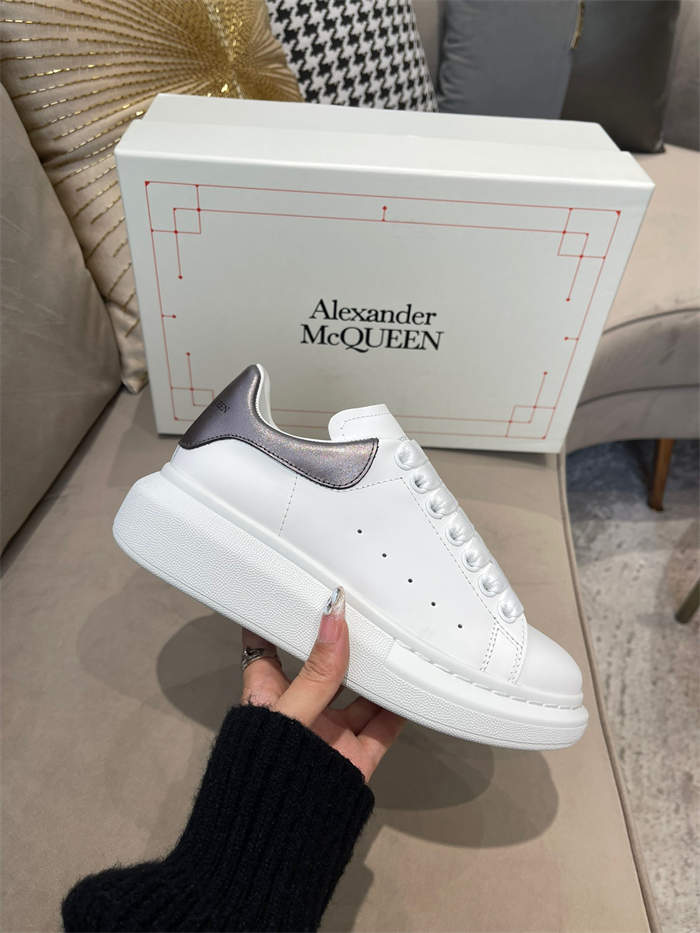 A1exa*der Mcqv*en Oversized