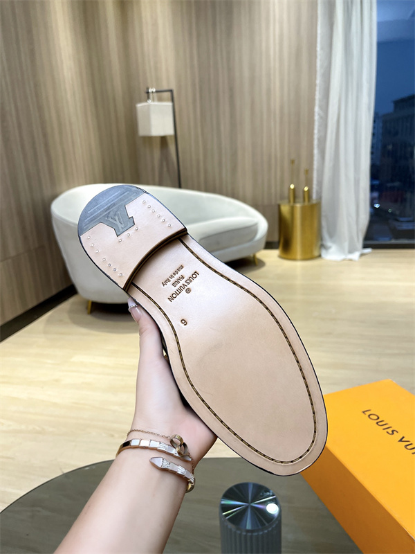 Lv Loafer 044