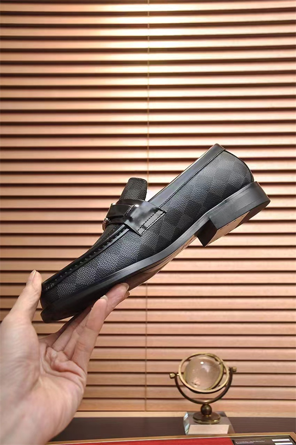 Lv Loafer 061