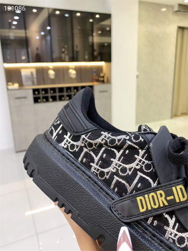 Dr Sneaker