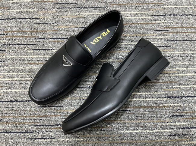 Pra*a Loafer  10