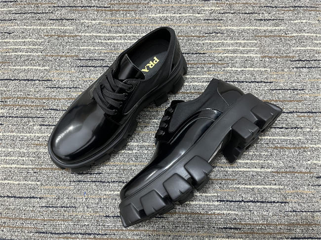 Pra*a Loafer  11