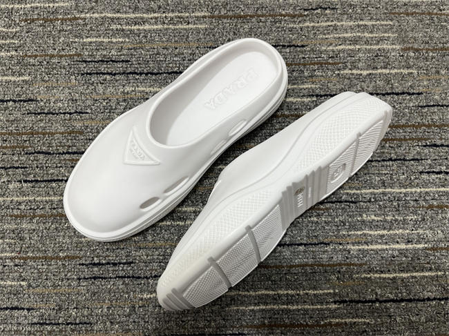 Pra*a Slipper 6