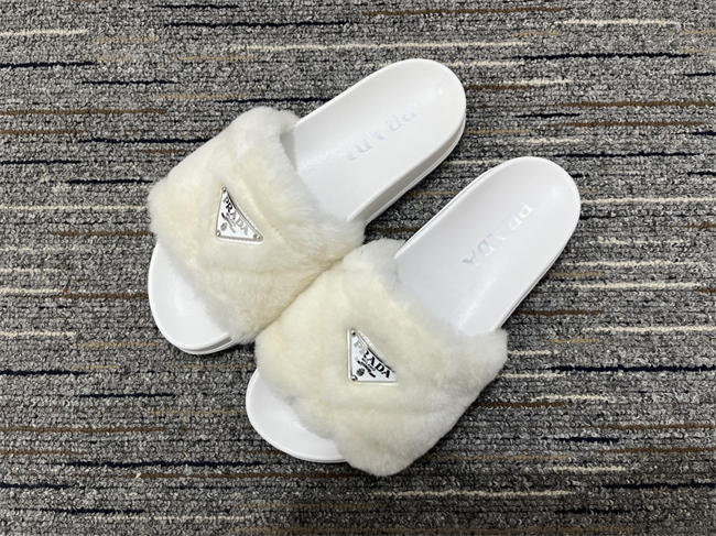 Pra*a Slipper 7