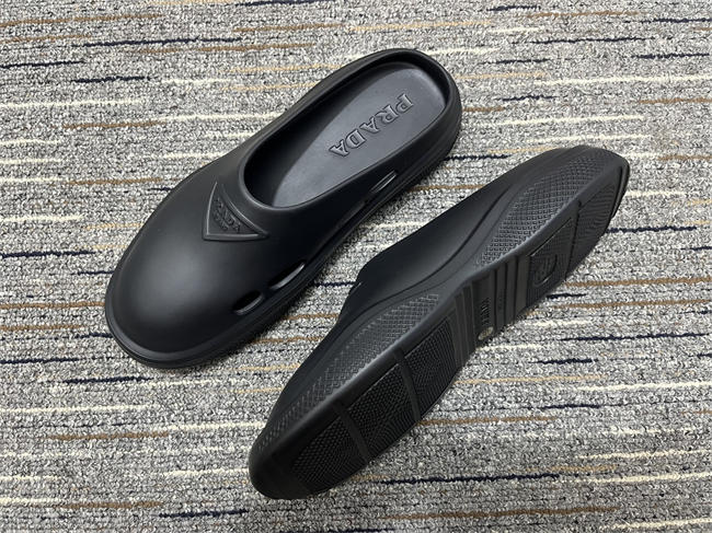 Pra*a Slipper 11