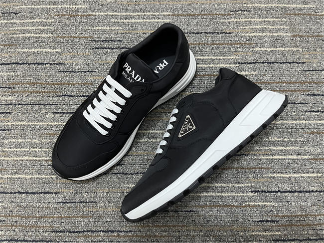 Pra*a Sneaker  1
