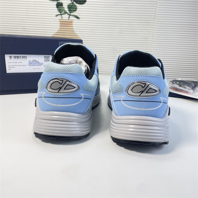 D1or B30 Sneaker