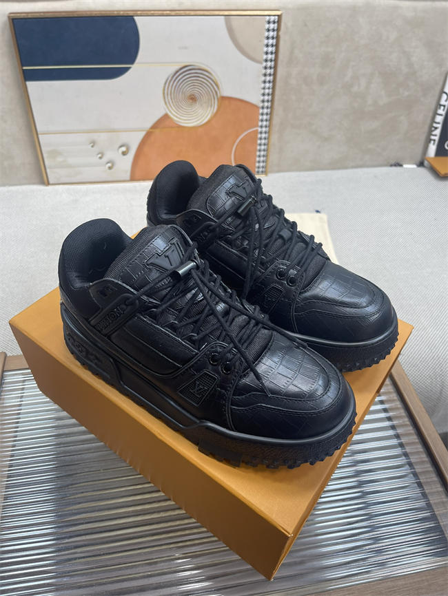 Lv Trainer Sneaker 86