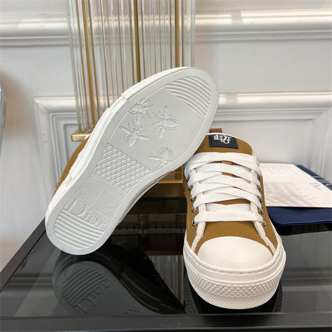 D10r B23 Low Top
