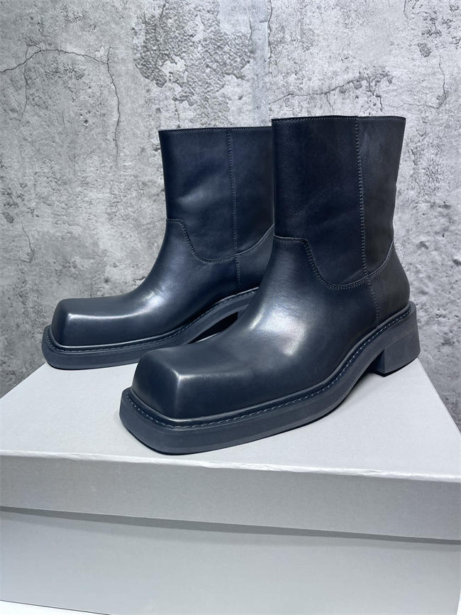 Ba1en*iaga Boot