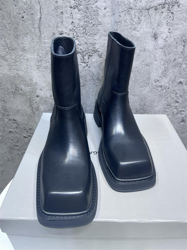 Ba1en*iaga Boot