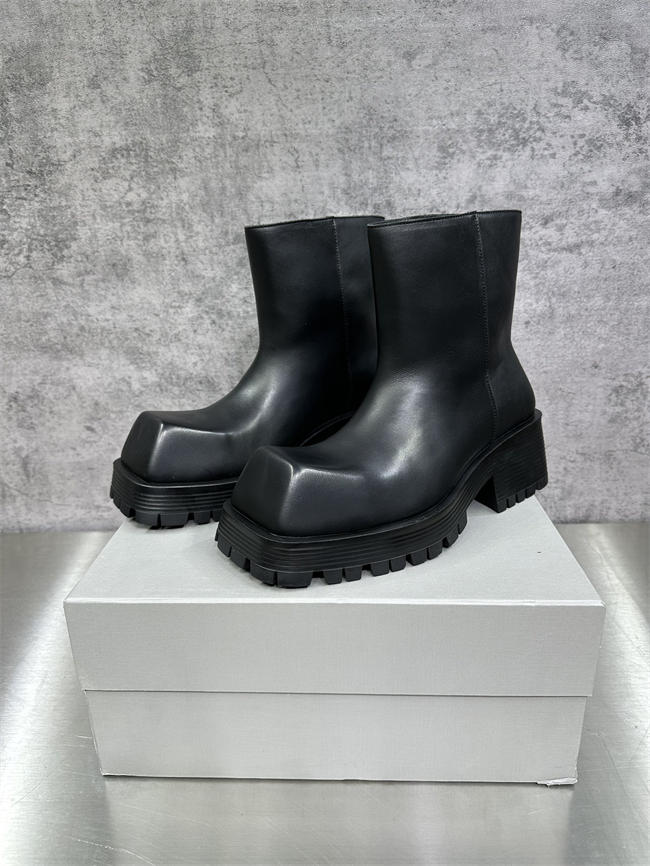 Ba1en*iaga Boot