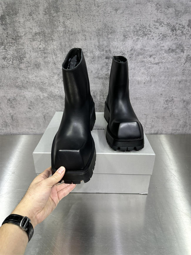 Ba1en*iaga Boot