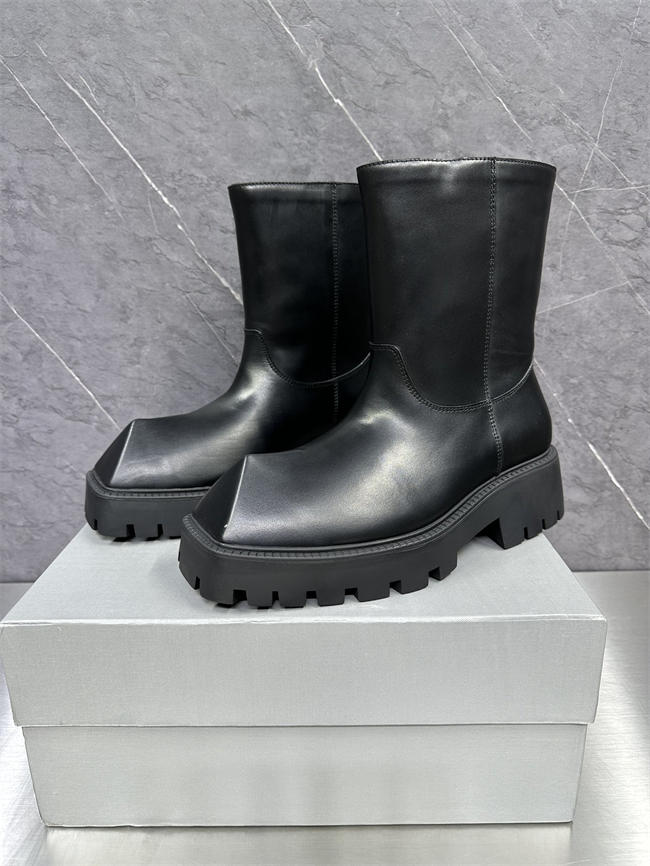 Ba1en*iaga Boot