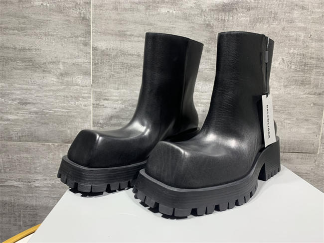 Ba1en*iaga Boot