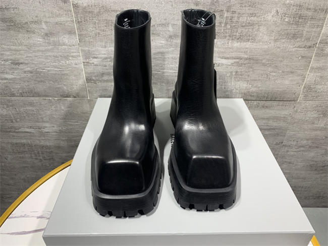 Ba1en*iaga Boot