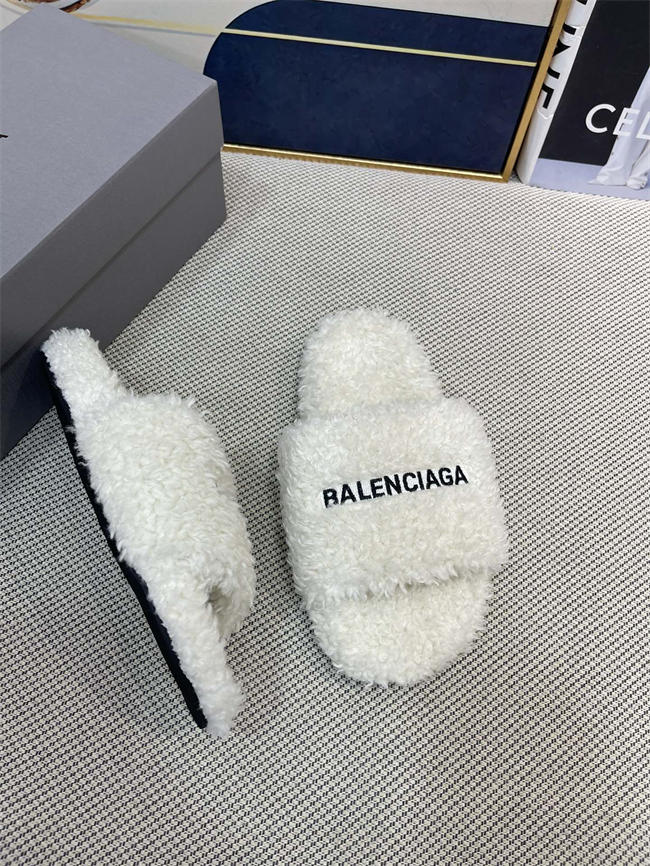 Ba1en*iaga Furry Slide Sandal