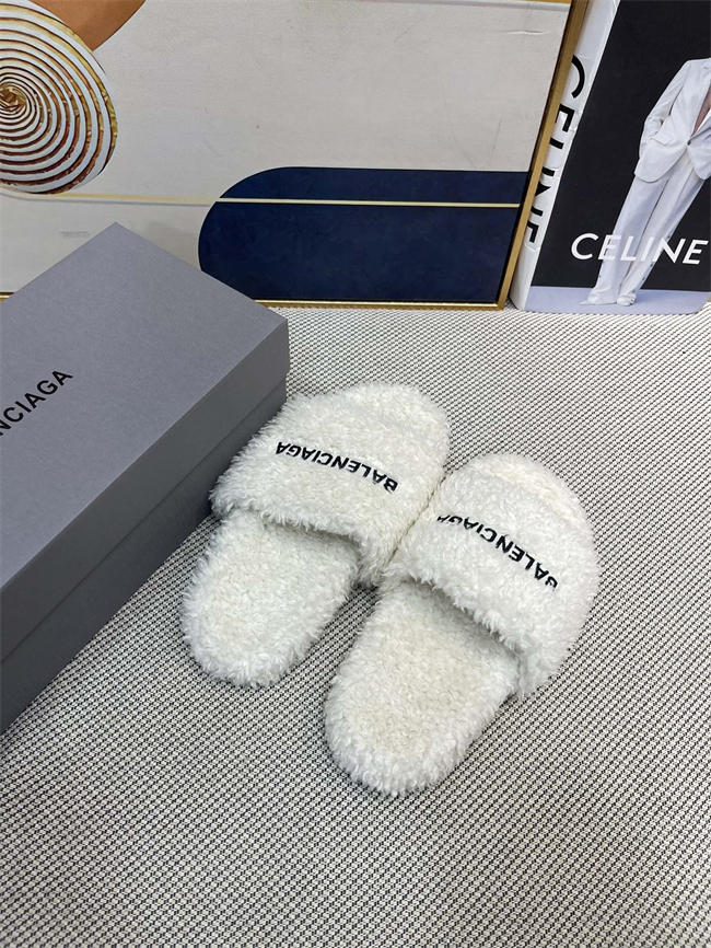Ba1en*iaga Furry Slide Sandal
