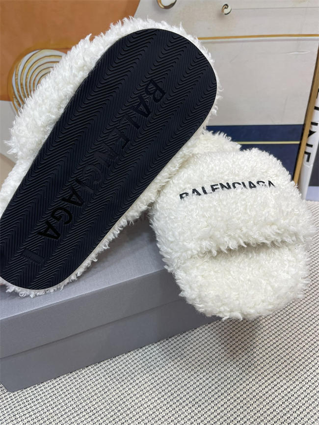 Ba1en*iaga Furry Slide Sandal