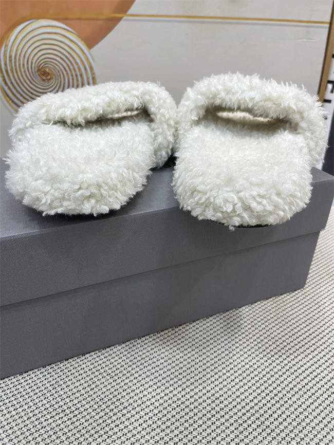 Ba1en*iaga Furry Slide Sandal