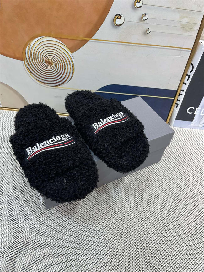 Ba1en*iaga Furry Slide Sandal
