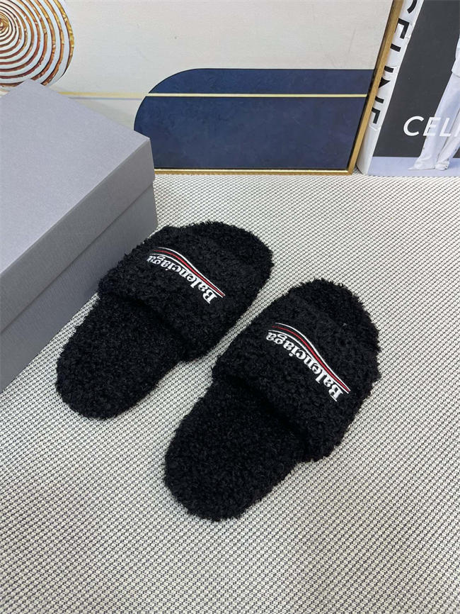 Ba1en*iaga Furry Slide Sandal