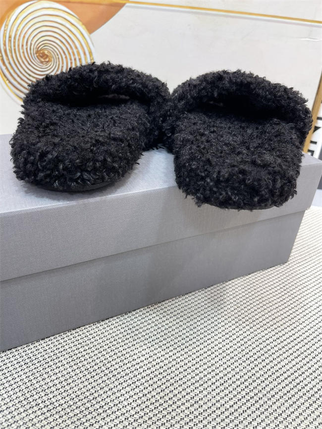 Ba1en*iaga Furry Slide Sandal