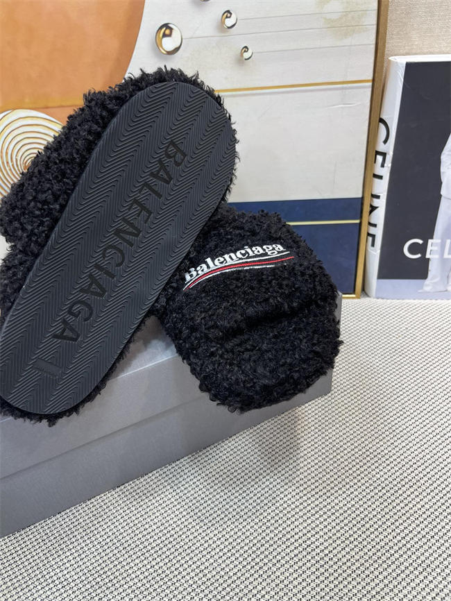 Ba1en*iaga Furry Slide Sandal