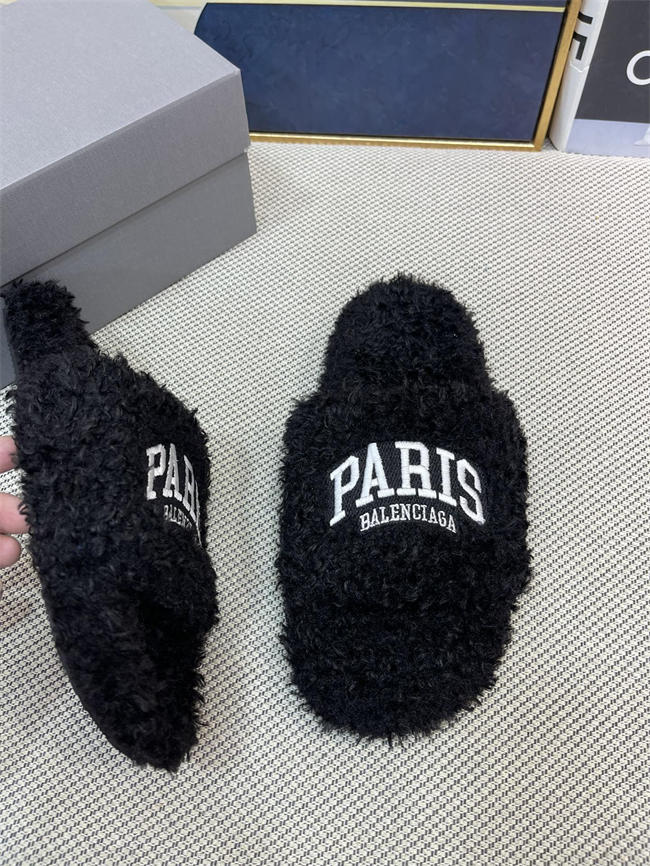 Ba1en*iaga Furry Slide Sandal
